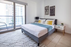 Elegant and Spacious 2BR w/ Sea Views in Marina!