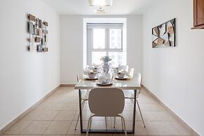 Elegant and Spacious 2BR w/ Sea Views in Marina!