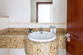 Elegant and Spacious 2BR w/ Sea Views in Marina!