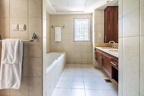 Spectacular 2BR in Upscale Burj Khalifa District