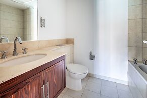 Spectacular 2BR in Upscale Burj Khalifa District