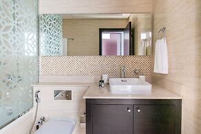 Regal & Modern 2BR With Study in Downtown Dubai - Sleeps 5!