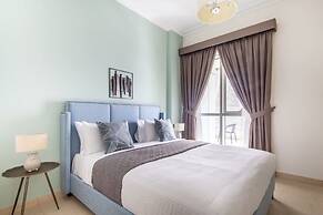 Regal & Modern 2BR With Study in Downtown Dubai - Sleeps 5!