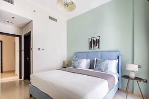 Regal & Modern 2BR With Study in Downtown Dubai - Sleeps 5!