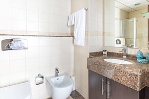 Flashy & Vibrant 1BR Apartment in Dubai Marina!
