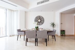 Modish & Vibrant 3BR Apartment in Marina