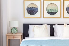 Modish & Vibrant 3BR Apartment in Marina
