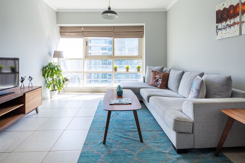 Stylish + Bright 1BR With Dubai Marina Views!