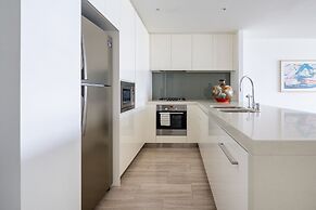 Superb And Modern 1BR on a Premier Waterfront Location!