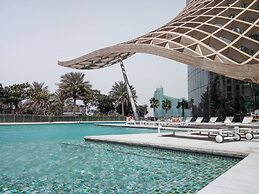 Superb And Modern 1BR on a Premier Waterfront Location!
