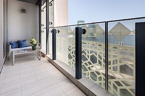 Superb And Modern 1BR on a Premier Waterfront Location!
