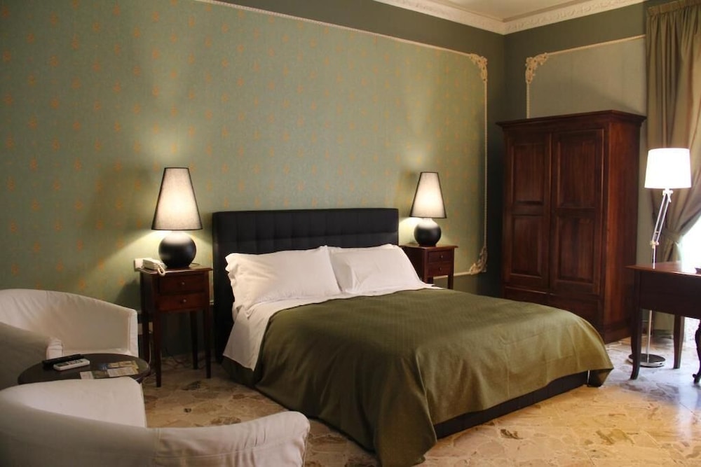 Neathon Rooms