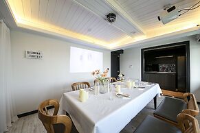 Diamond Hotel