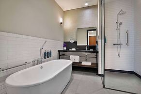 DoubleTree by Hilton Dubai M Square Hotel & Residences