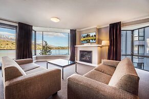 Absolute Lakefront Living 2 Bedroom