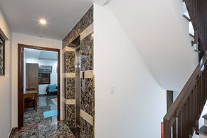 Marinas Penthouse Close to Beaches