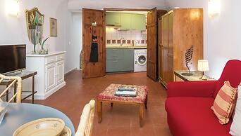 Arco in Pantheon Apartments