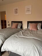 Central Location - 2 Bedroom Apartment