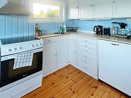 6 Person Holiday Home in Lindas