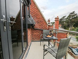 The Office Gardens, Apartment 3