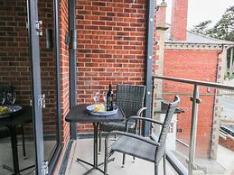 The Office Gardens, Apartment 2