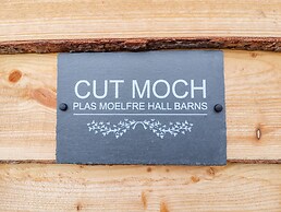 Cut Moch, Plas Moelfre Hall Barns