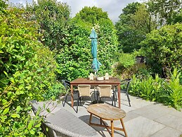 1 Cheriton Row