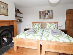 2 Ashby Place