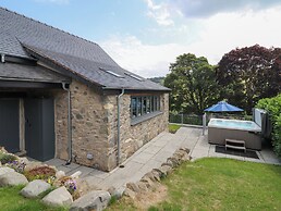 Ysgubor Tyddyn Isaf