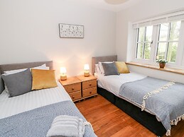 Folly Lodge