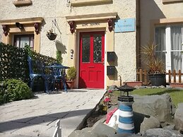Llys Madoc, The Top Flat