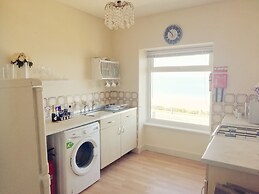 Llys Madoc, The Top Flat