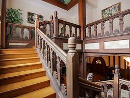 Auchentroig House