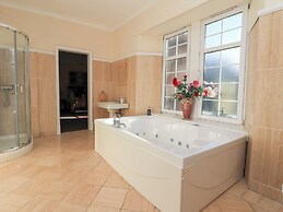 Auchentroig House