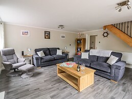 Byefield Lodge
