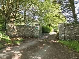 Culdrose Manor