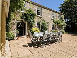 Culdrose Manor