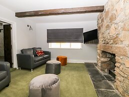 Culdrose Manor