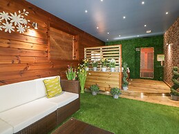 9 Meadow Retreat