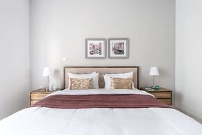 Astounding Marina Views in This Elegant 3br!