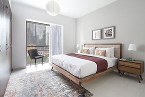 Astounding Marina Views in This Elegant 3br!