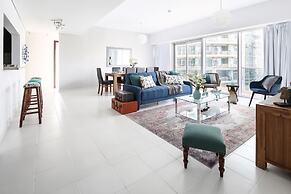 Astounding Marina Views in This Elegant 3br!