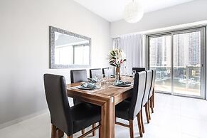 Astounding Marina Views in This Elegant 3br!