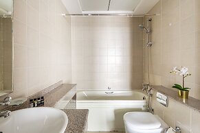 2BR With Sea Views From the 59th Floor - Sleeps 4!