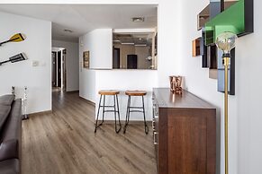 2BR With Sea Views From the 59th Floor - Sleeps 4!