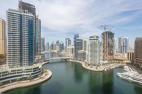 Astonishing 1BR Apt With Amazing Marina Views