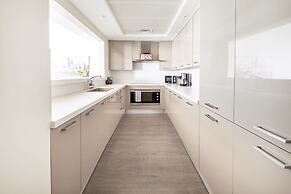 Blissfully Stunning 3BR With Direct Beach Access. Sea Views!