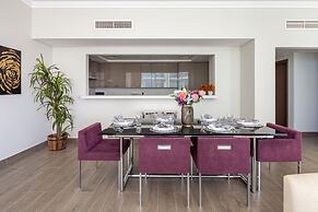 Astounding 3BR Apartment w/ Sea & Marina Views!