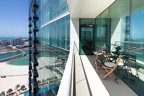 Astounding 3BR Apartment w/ Sea & Marina Views!