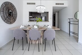 Chic and Stunning 2BR With Dubai Marina Views!